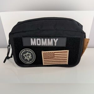 TACTICAL BABY GEAR WIPE POUCH.. Panel frontal con velcro para parches